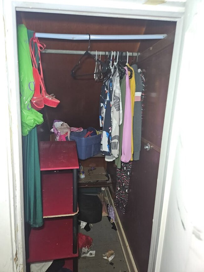 Building Photo - 2225 Academy Ave