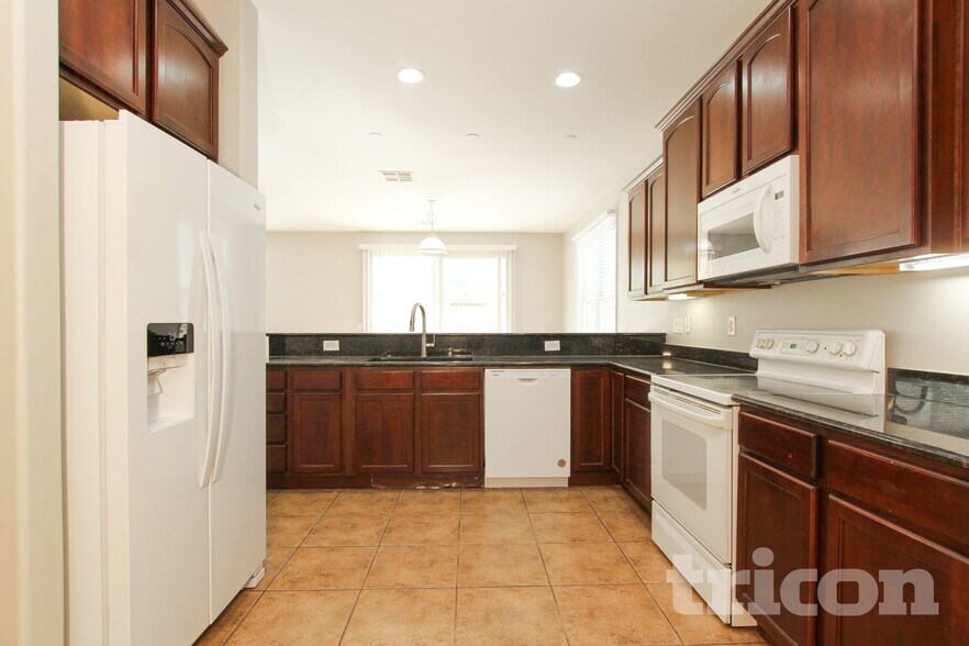 Building Photo - 2323 Grenadine Rd