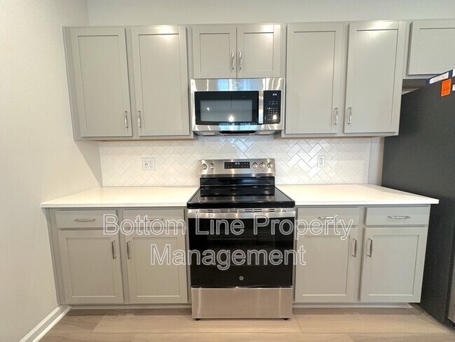 Building Photo - 3037 Hutton Gdns Ln