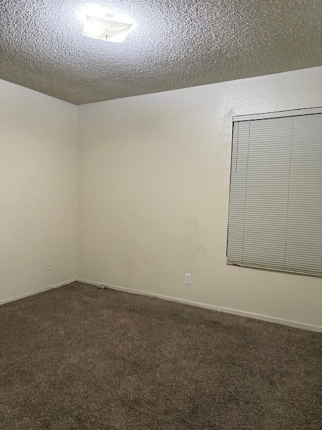 Building Photo - a0080