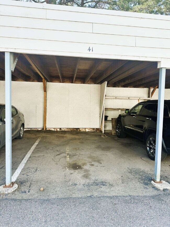 Building Photo - Updated 2 Bedroom, 2 Bath Condo (Available Immediately)