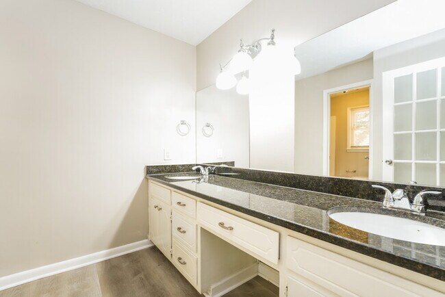 Building Photo - 3387 Pembrook Farm Way SW