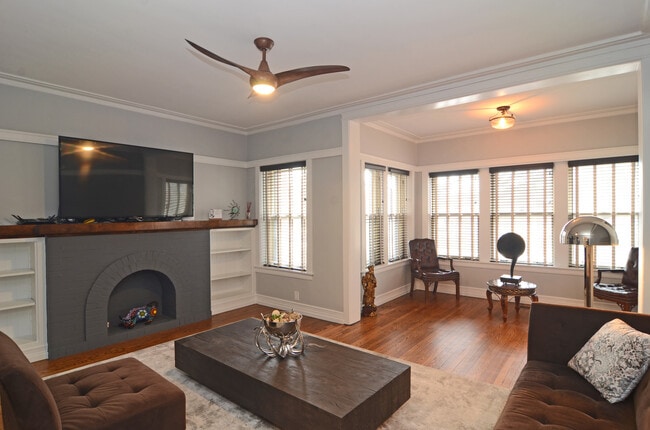 Building Photo - 4750 N Dover St