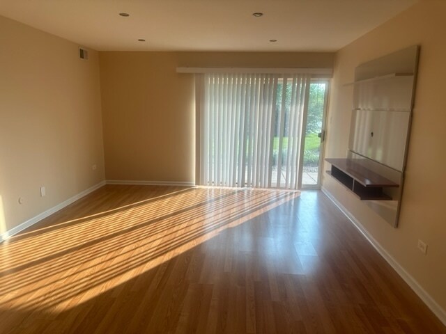 Building Photo - 6110 Knoll Valley Dr