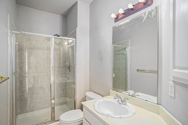 Building Photo - Beautifully Crafted 5 Bedroom 4 Bath in Flower Mound!