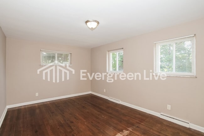 Building Photo - 5774 Glow Ct