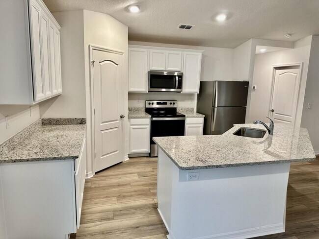 Building Photo - 29 Pineland Ln