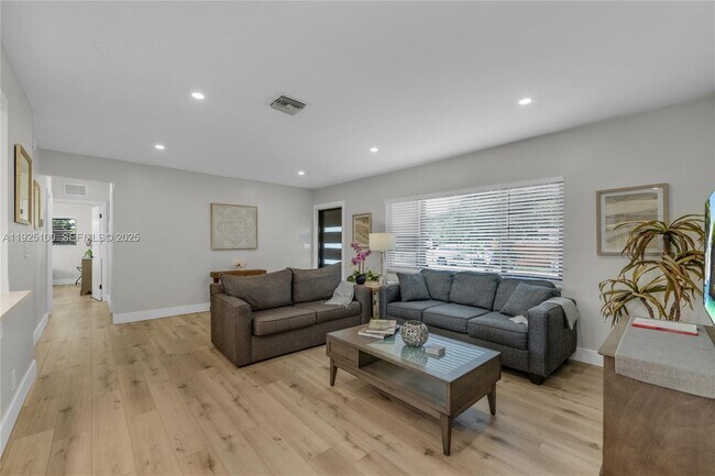 Building Photo - 1204 NE 7th St