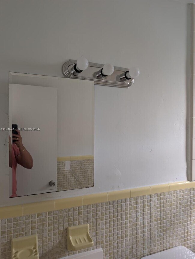 Building Photo - 1461 SW 5th St