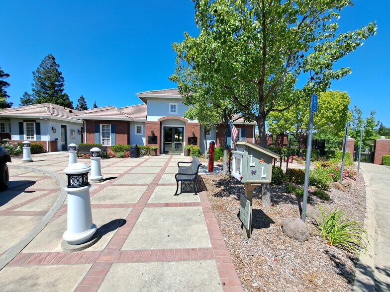 Building Photo - 5020 Trouville Ln