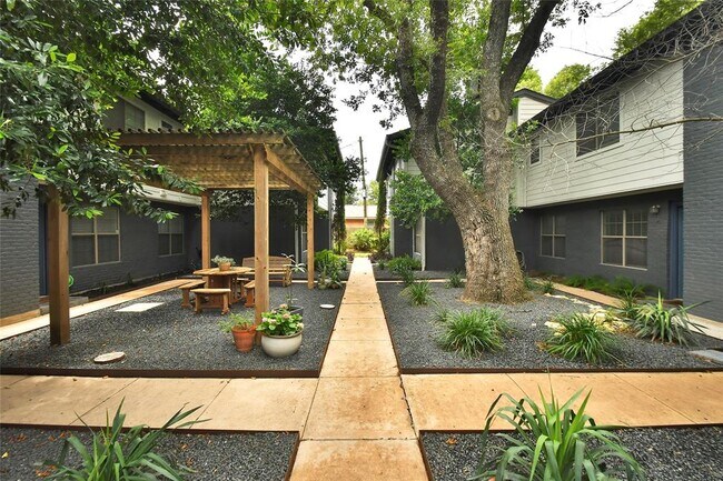 Building Photo - 2101 Polaris Ave
