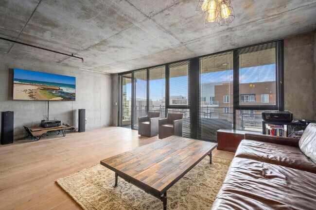 Building Photo - Chic Furnished Loft with Bay Views in the ...