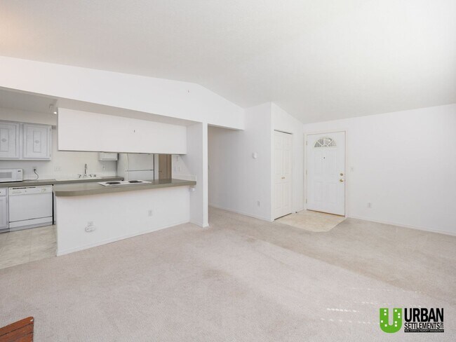 Building Photo - Top-Level 2 Bed / 1 Bath Condo with Garage & In-Unit Laundry – Shiloh Hills