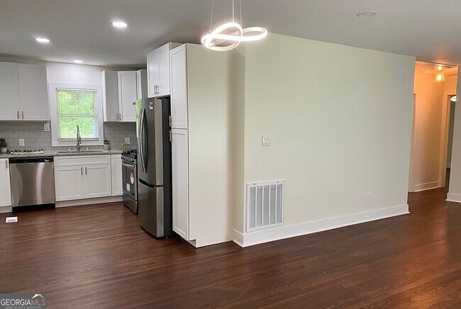 Building Photo - 2107 Garden Cir