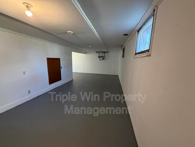 Building Photo - 8015 Aline Ave