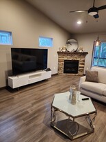 Building Photo - 622 Creekside Dr