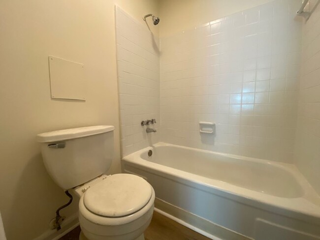 Building Photo - High Meadow condo 1 BED, 1BATH Ground leve...