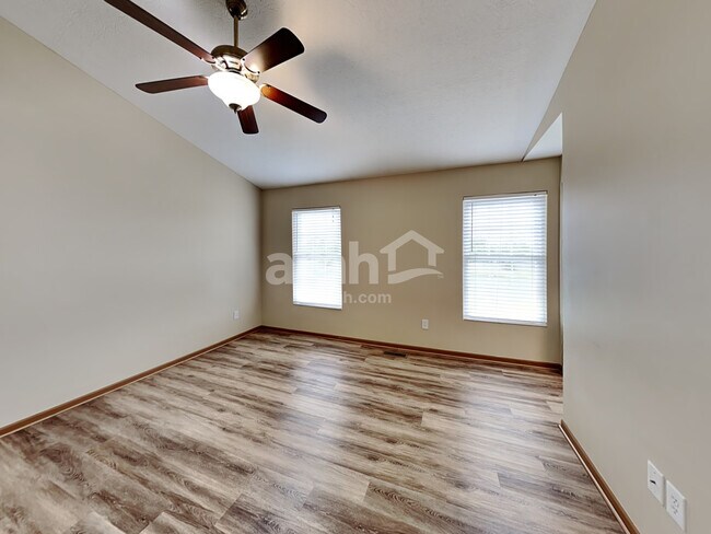 Building Photo - 1893 Sandy Lake Dr