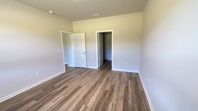 Building Photo - New build 4 bedroom house in Market Commons