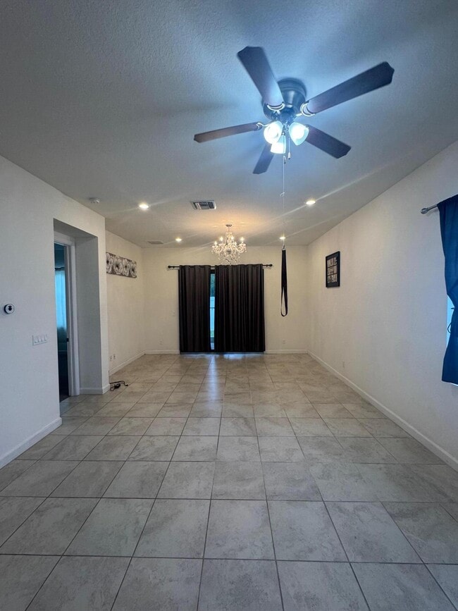 Building Photo - 4474 Buena Tara Dr