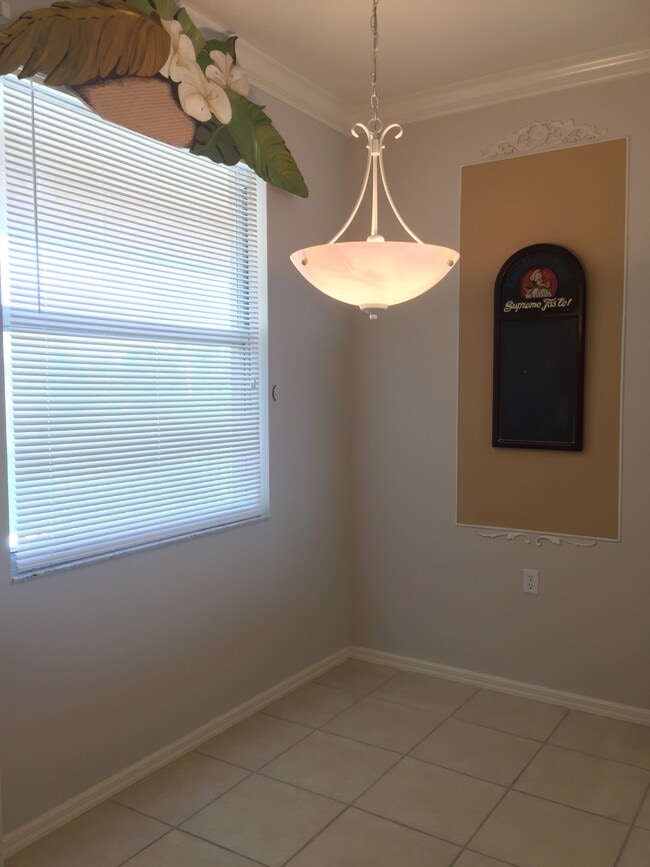 Building Photo - 8550 Kingbird Loop