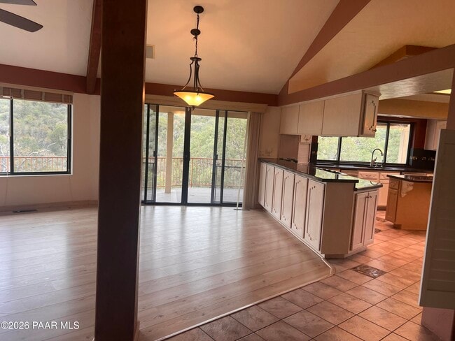 Building Photo - 3160 Rainbow Ridge Dr