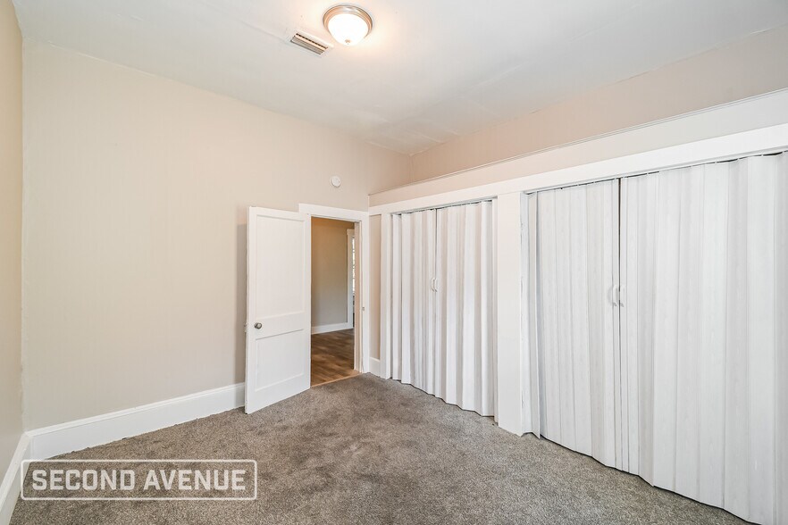 Building Photo - 1740 W 10th St