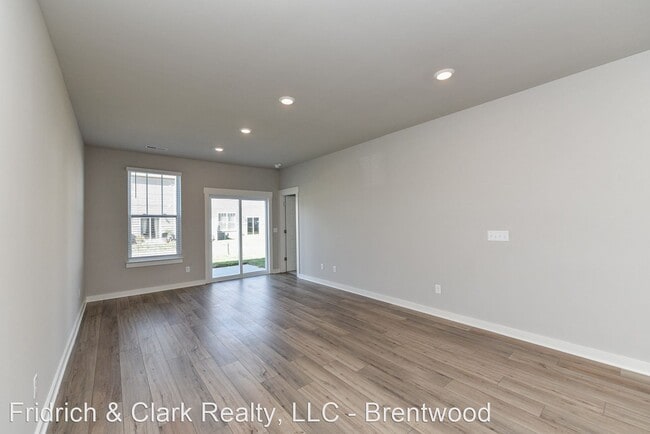 Building Photo - 3 br, 2.5 bath House - 728 Mickelson Way