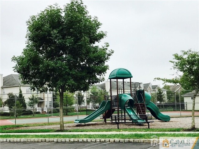 Building Photo - 141 Forest Dr