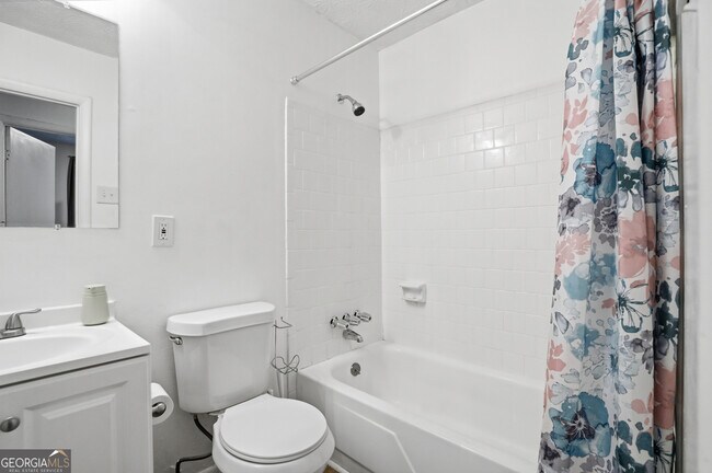 Building Photo - 405 King Arthur Ct