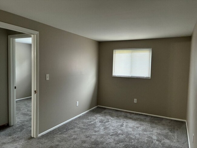 Building Photo - 5071 Albany Dr