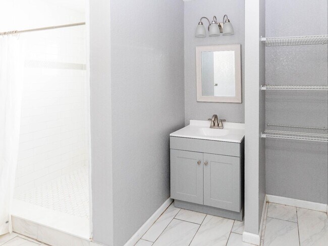 Building Photo - 133 W Park Ave