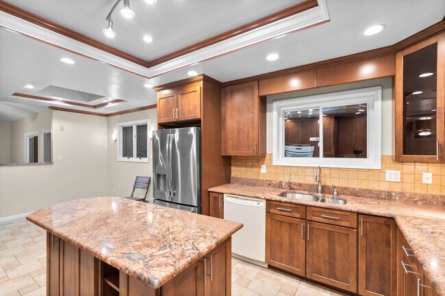 Building Photo - 4 Bed 3 Bath - Bethesda Single Family Home - Move In Ready