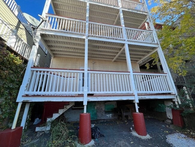 Building Photo - 288 Meridian St