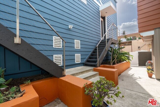 Building Photo - 114 Fleet St