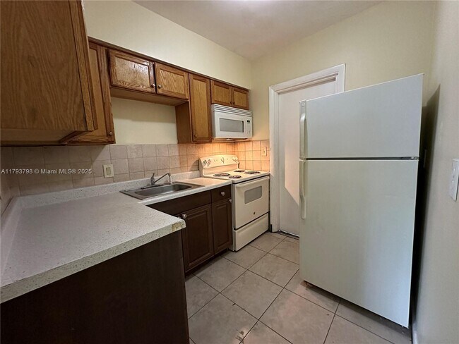 Building Photo - 148 NW 40th Ct