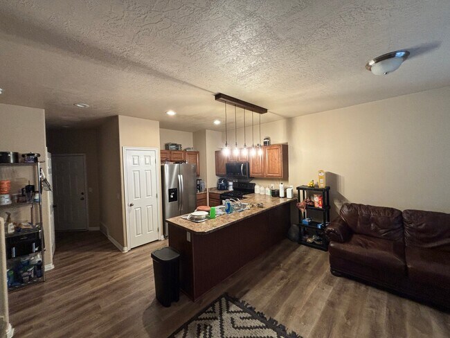 Building Photo - 10993 Birch Creek Rd
