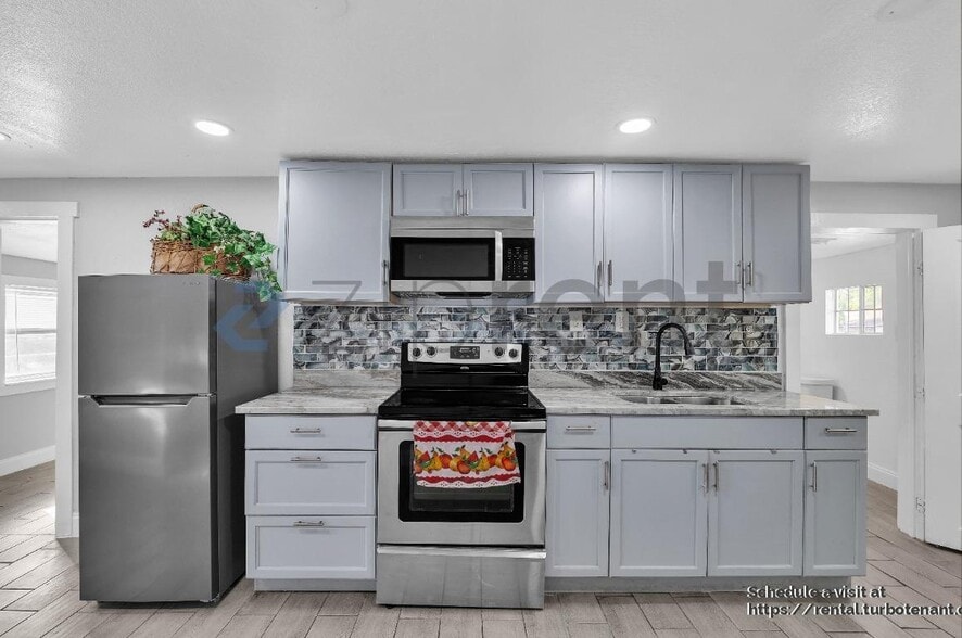 Building Photo - 9402 N 16th St