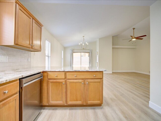 Building Photo - 3 Bedroom 2 Bathroom