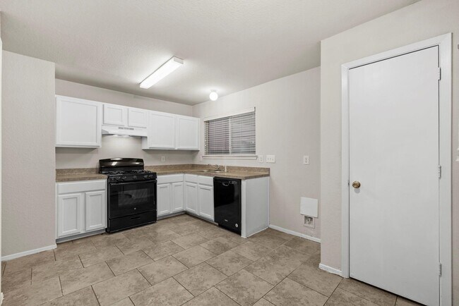 Building Photo - 1617 Nichole Woods Dr