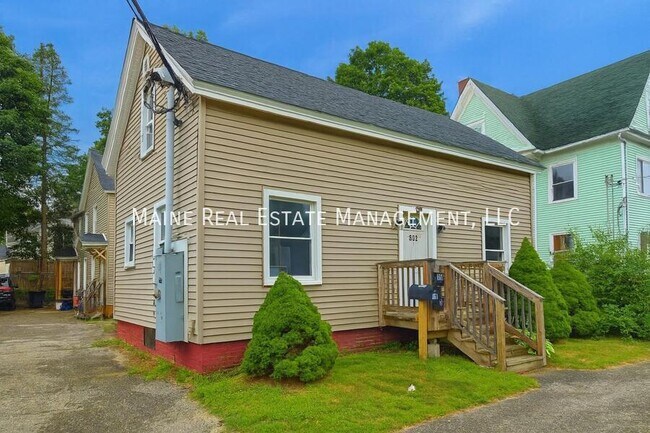 Building Photo - 302 Turner St