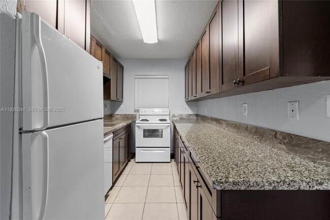 Building Photo - 980 NE 170th St