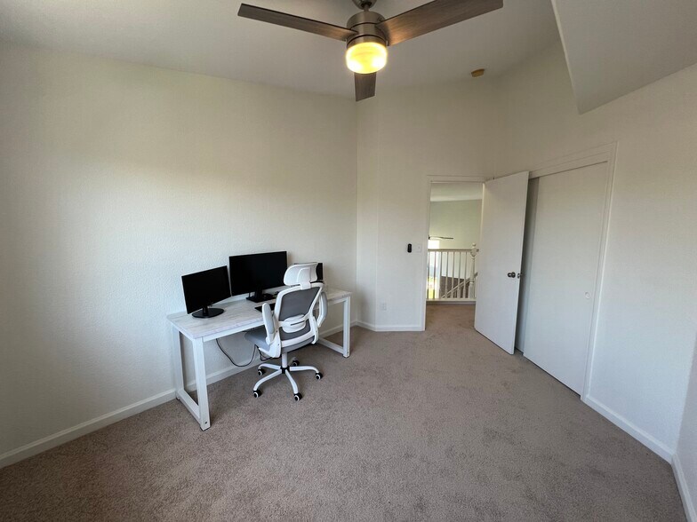 Building Photo - 2808 Medinah Way