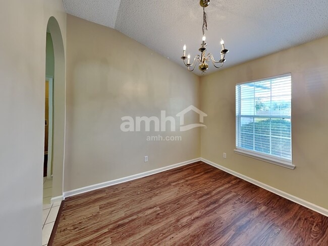 Building Photo - 3370 Westfield Dr