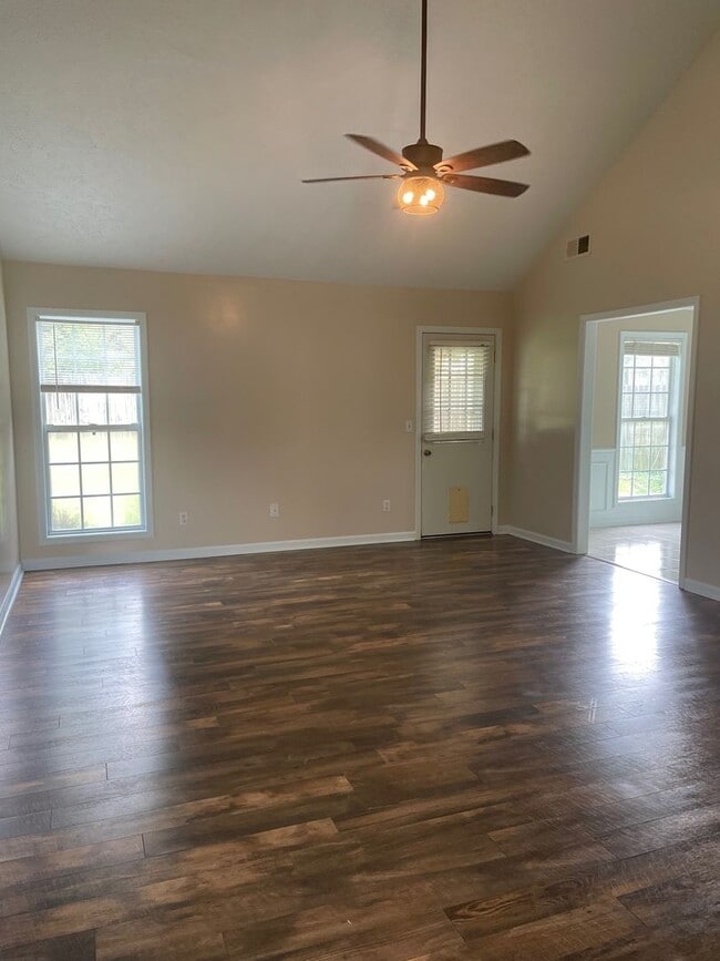 Building Photo - 154 Bent Oaks Dr