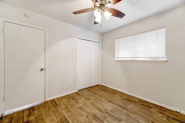 Building Photo - 10505 Little Pebble Dr