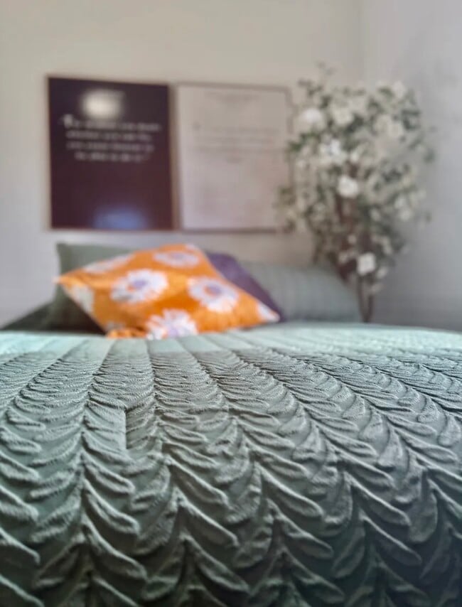 Building Photo - 2705 S Battlefield Blvd