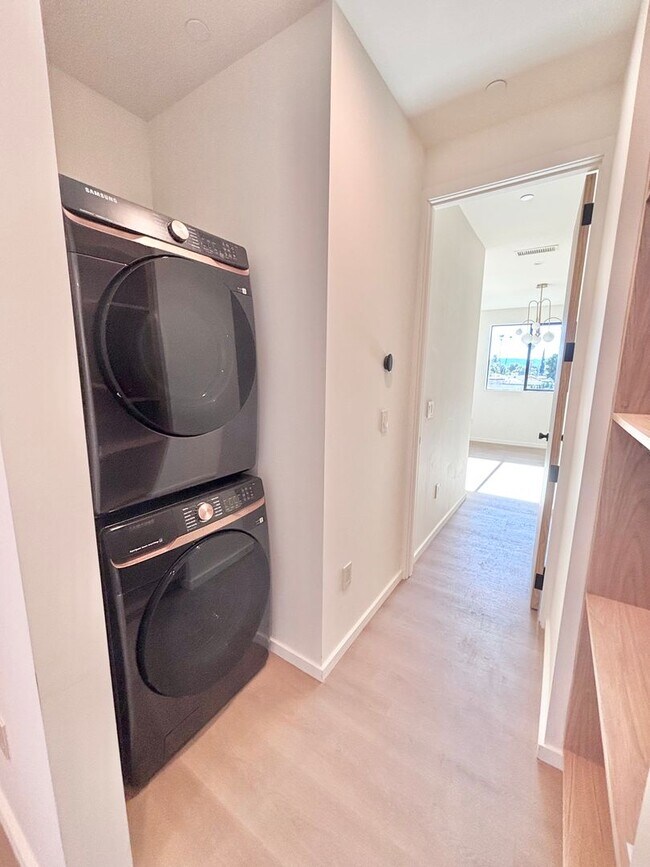 Building Photo - 17852 Saticoy St