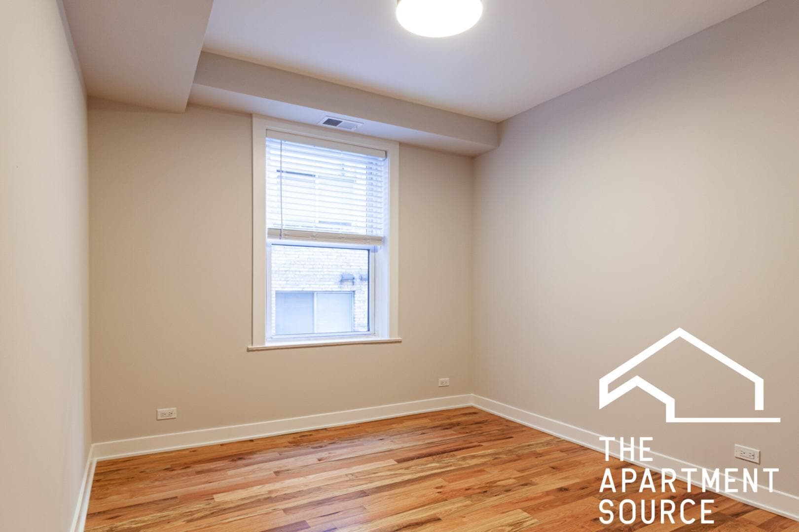 Building Photo - 653 W Wrightwood Ave
