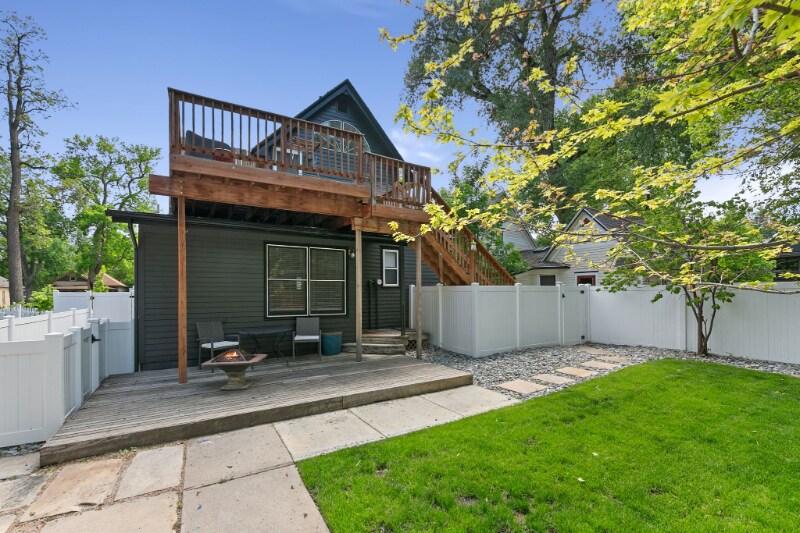 Primary Photo - 424 W Oak St